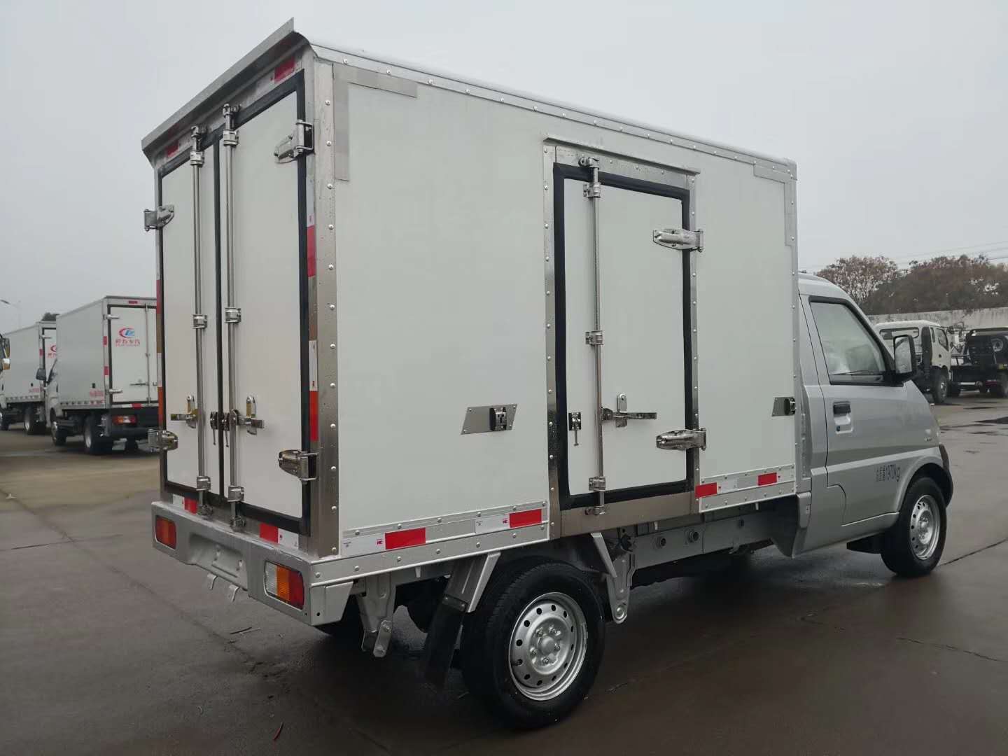 五菱榮光廂式冷藏車(chē)價(jià)格與車(chē)型詳解